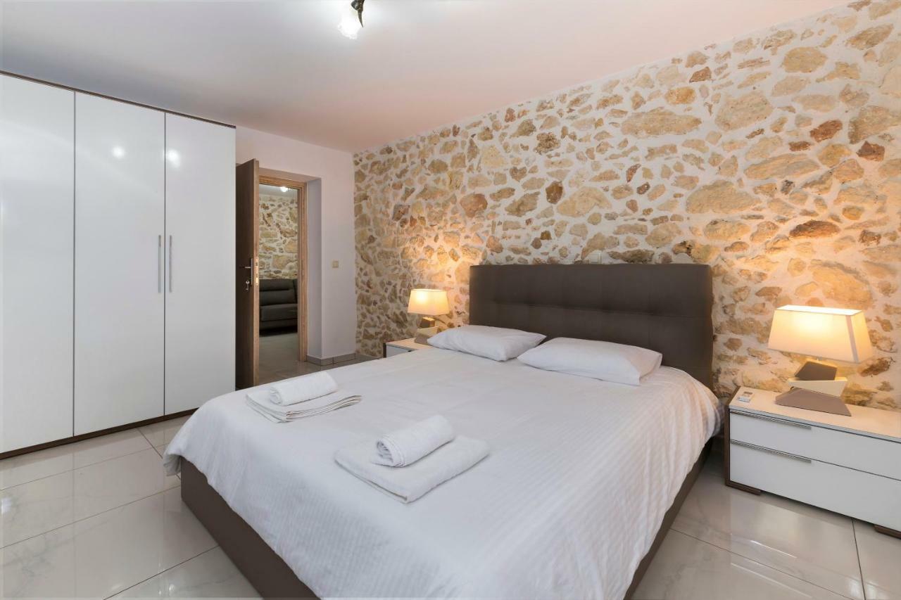 Wave Apartment Chrissi Akti Chania Exterior foto